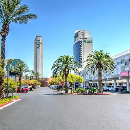 Luxury Suites At Palms Place-2